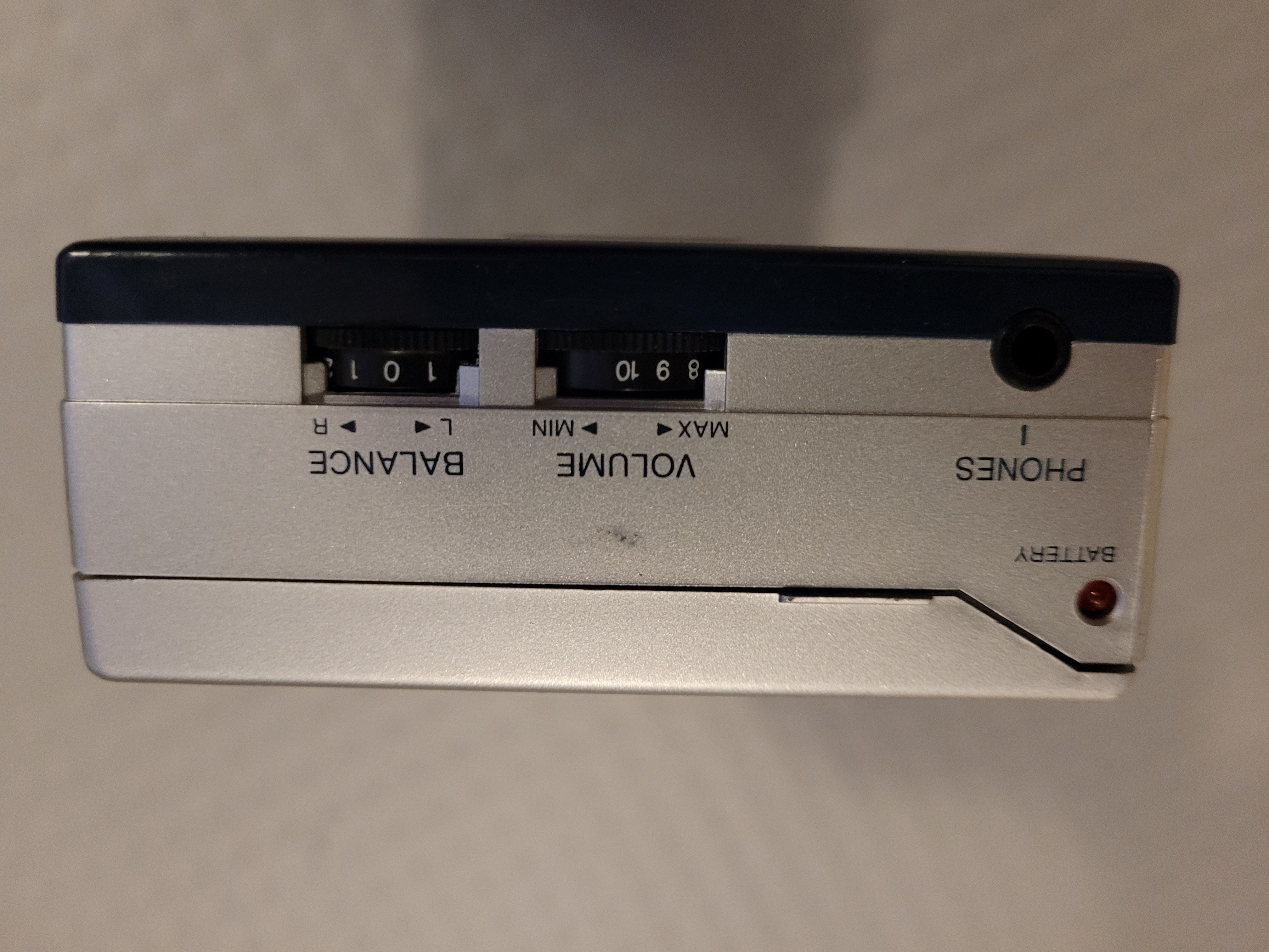 Volume controls the distortion. Unfortunately this one does not go to 11