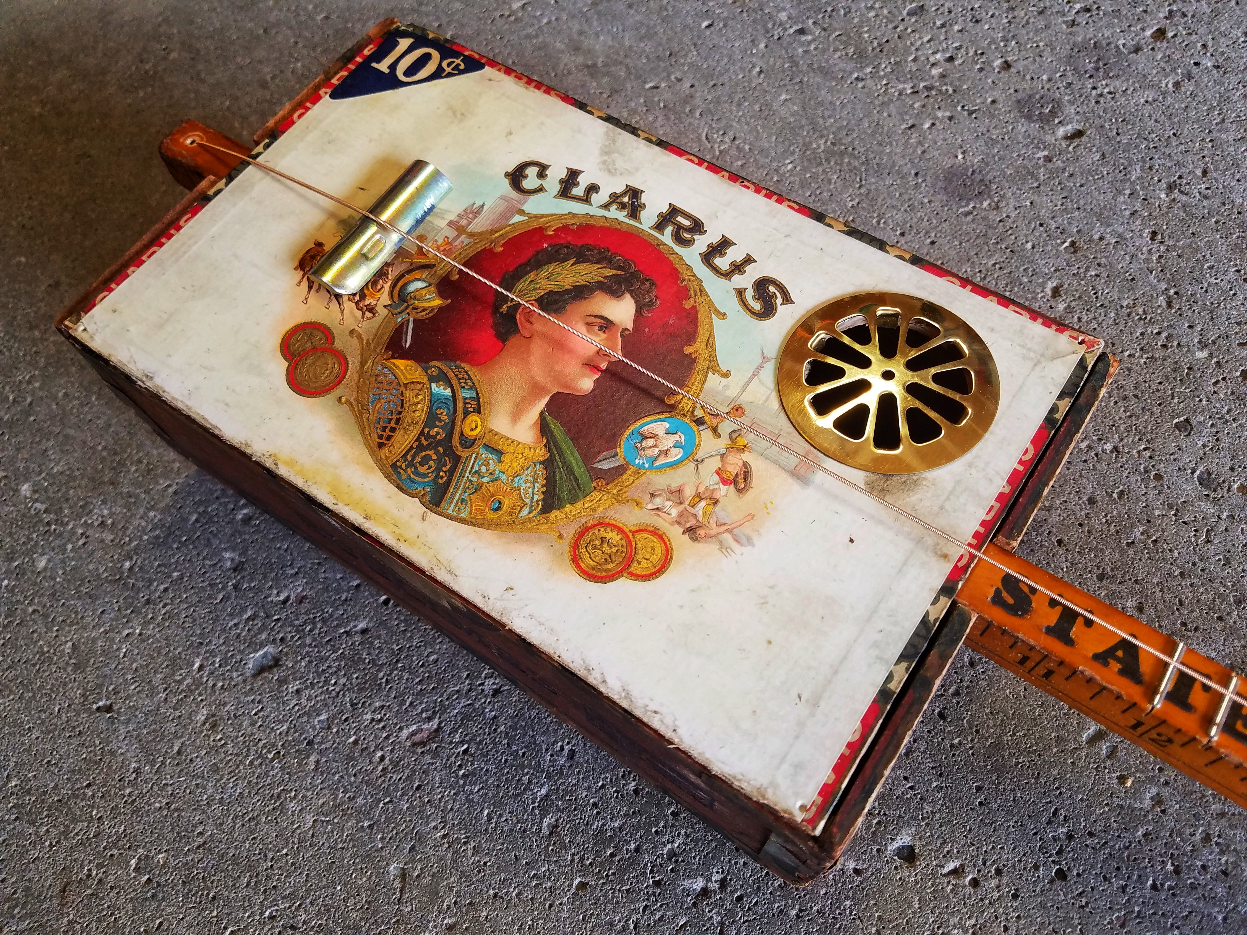 Nice colors on the lid