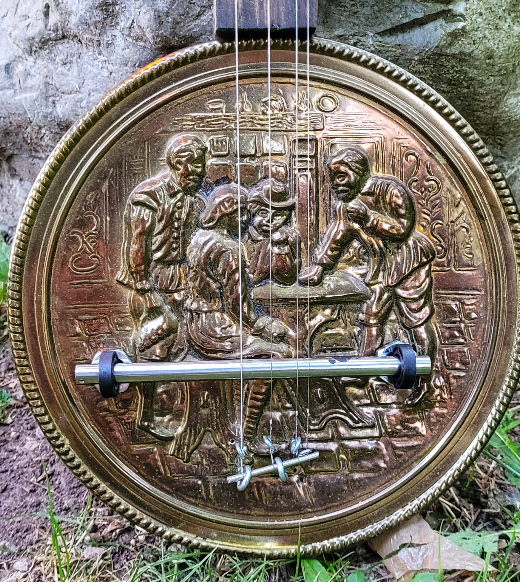 Pay no attention to the sloppy placement of the eye hooks&mldr;whatever works!