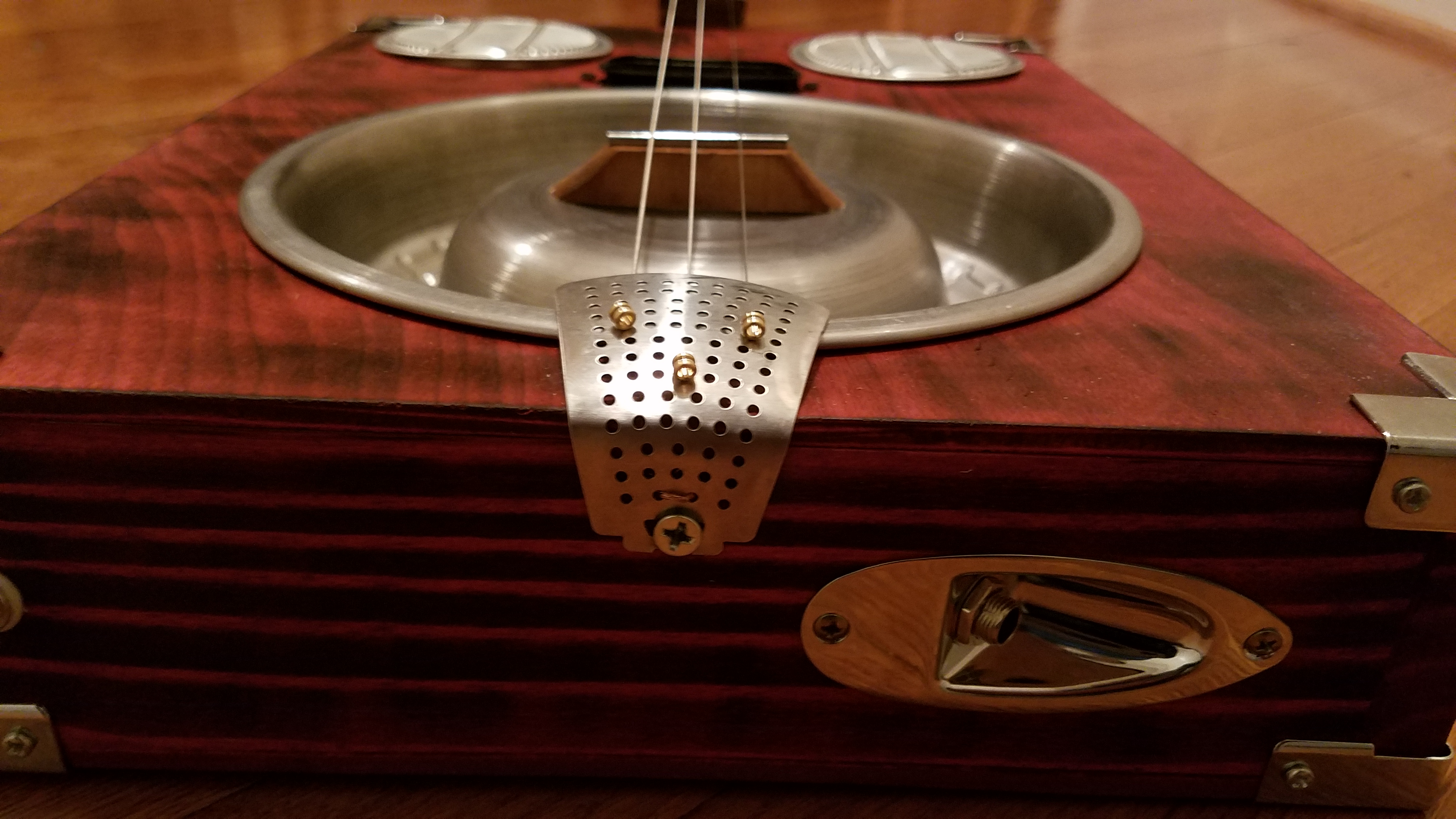 Used a leaf from a vegetable steamer for the string holder