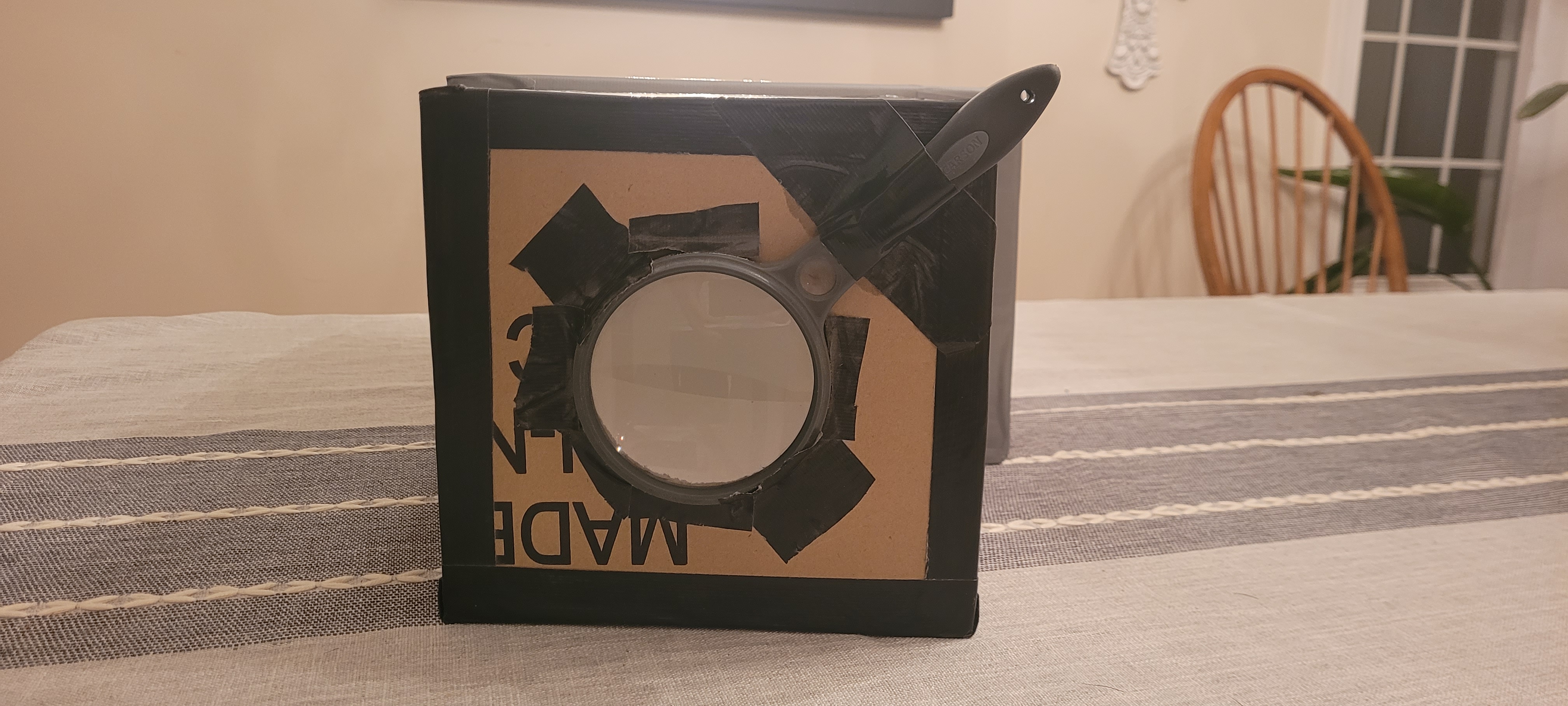 Magnifying glass for a lens